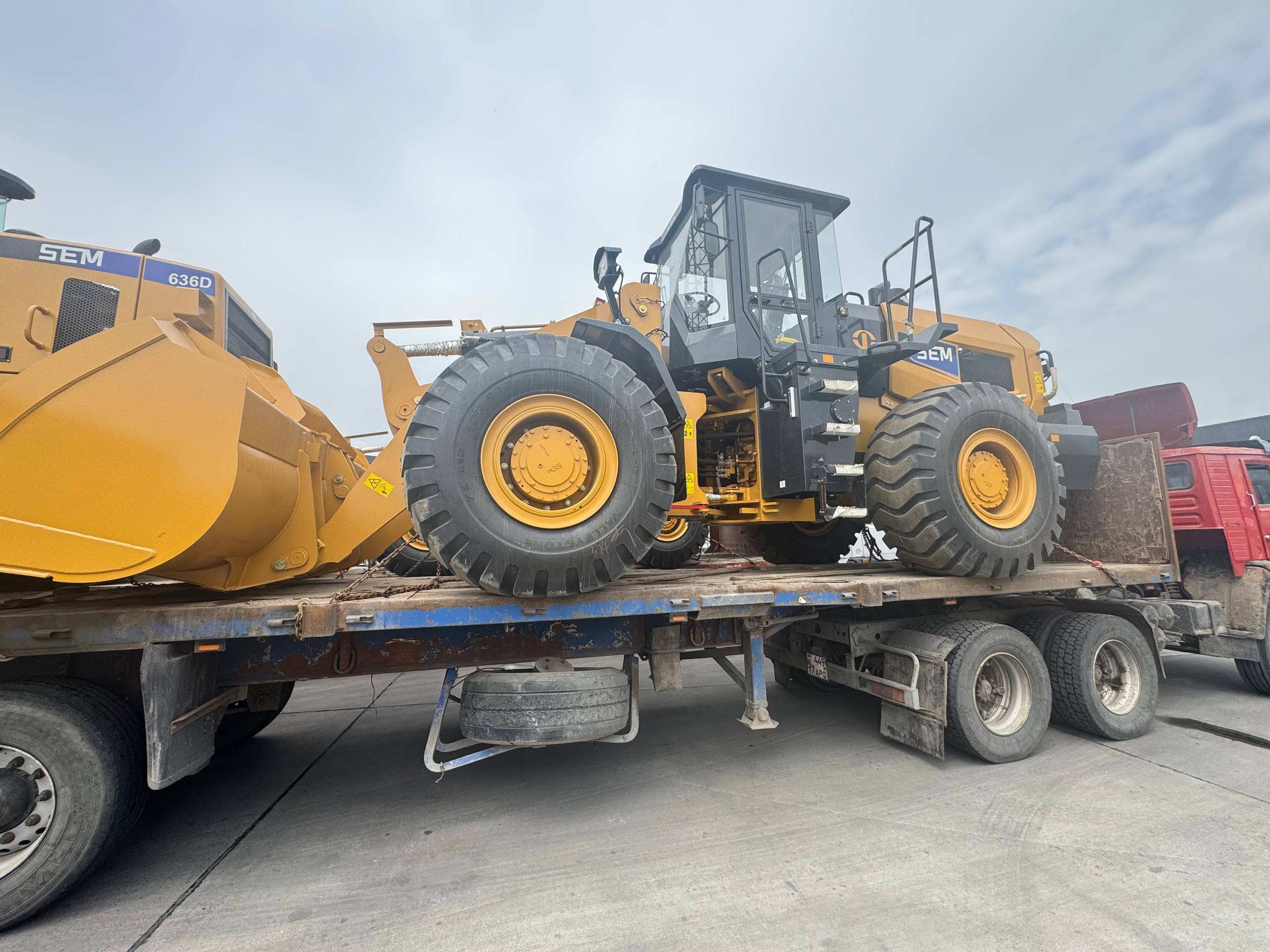 CN-UZ Khorgos — SEM 636D loader on a trailer